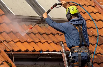 Démoussage et hydrofuge de toiture à Urcel